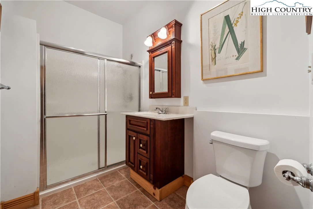 Image number 9 for the current listing