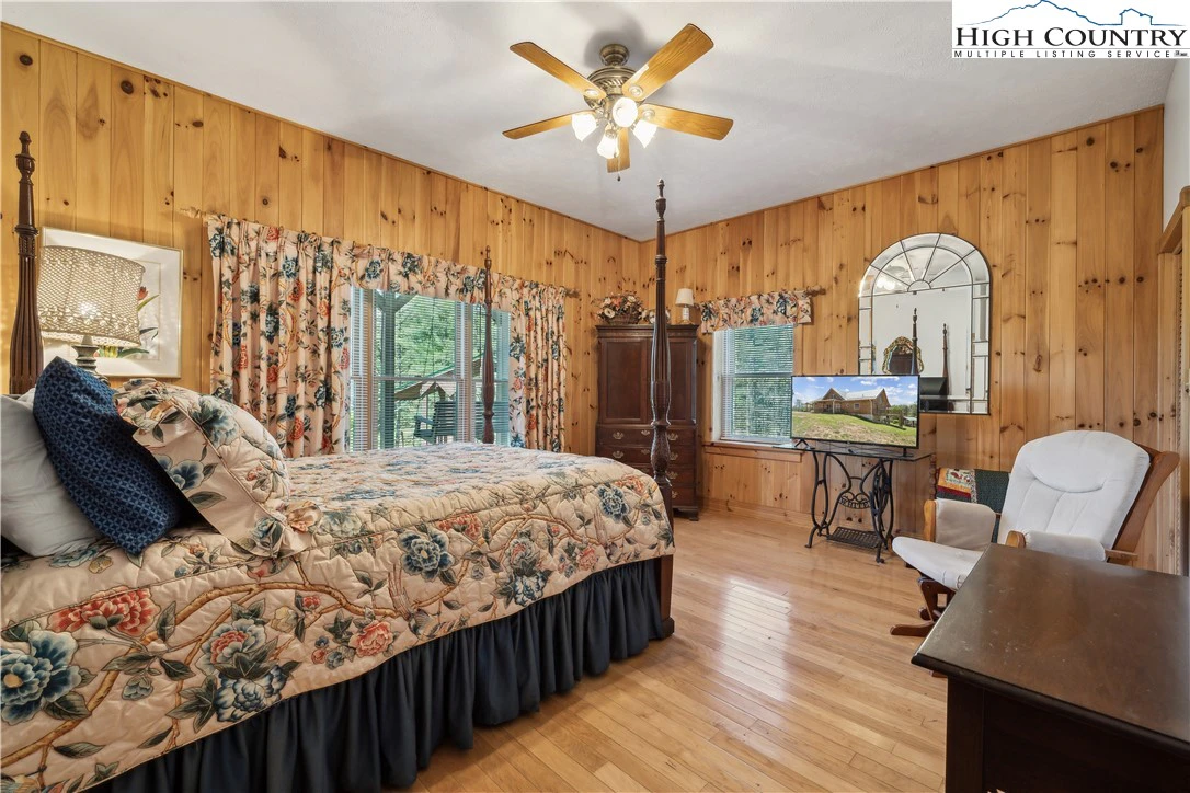 Image number 10 for the current listing