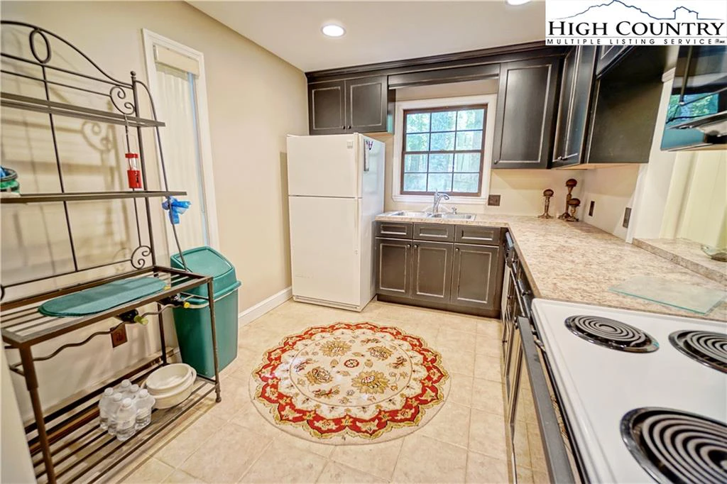 Image number 19 for the current listing