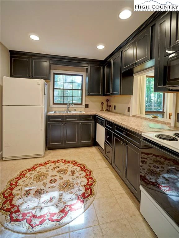 Image number 4 for the current listing
