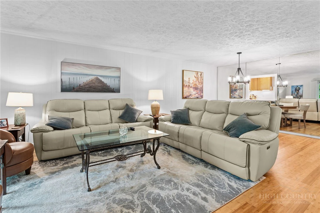 Image number 16 for the current listing