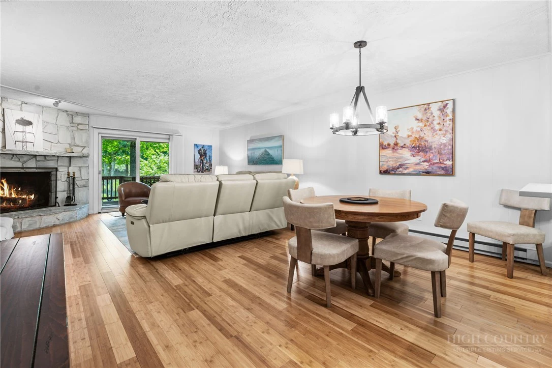 Image number 17 for the current listing
