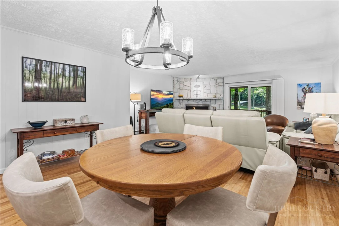 Image number 15 for the current listing