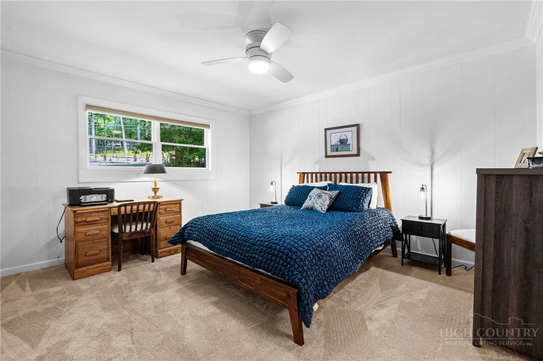 Image number 14 for the current listing