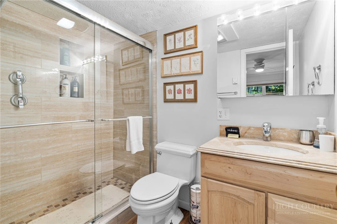 Image number 13 for the current listing
