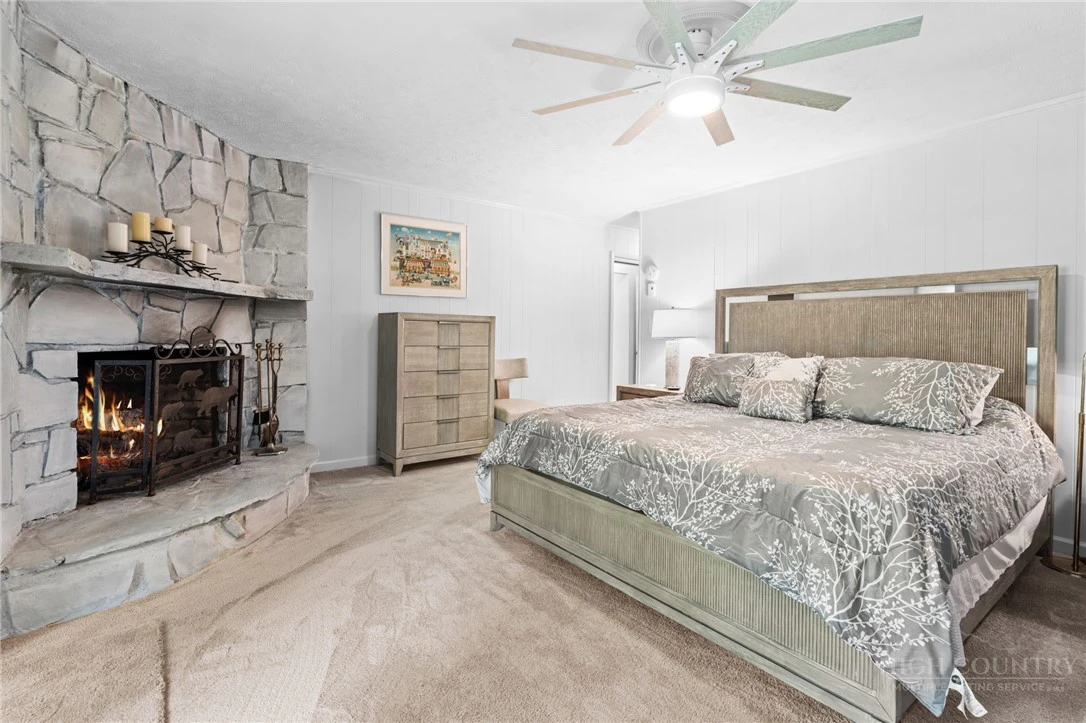 Image number 10 for the current listing