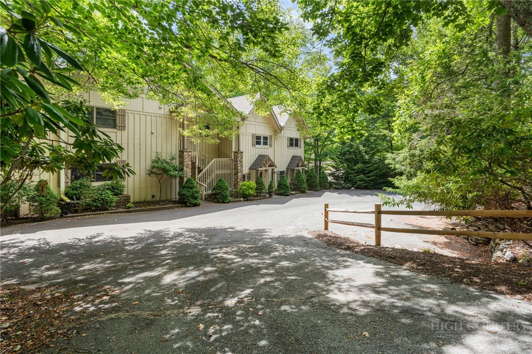 Image number 3 for the current listing