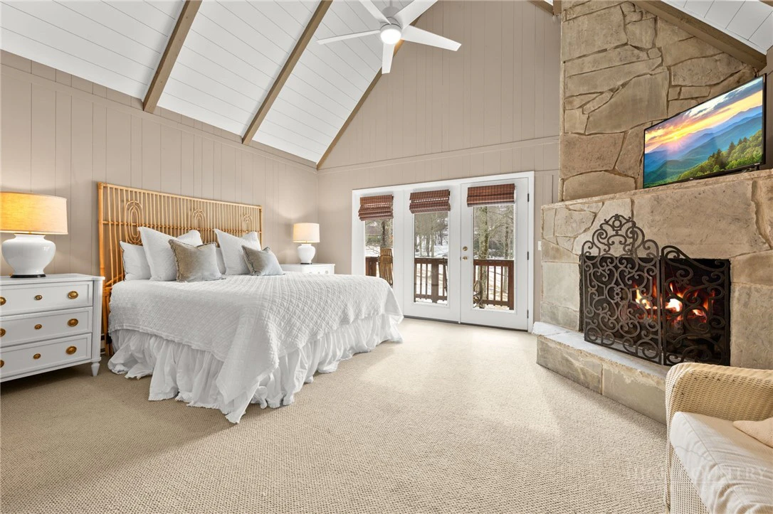 Image number 4 for the current listing