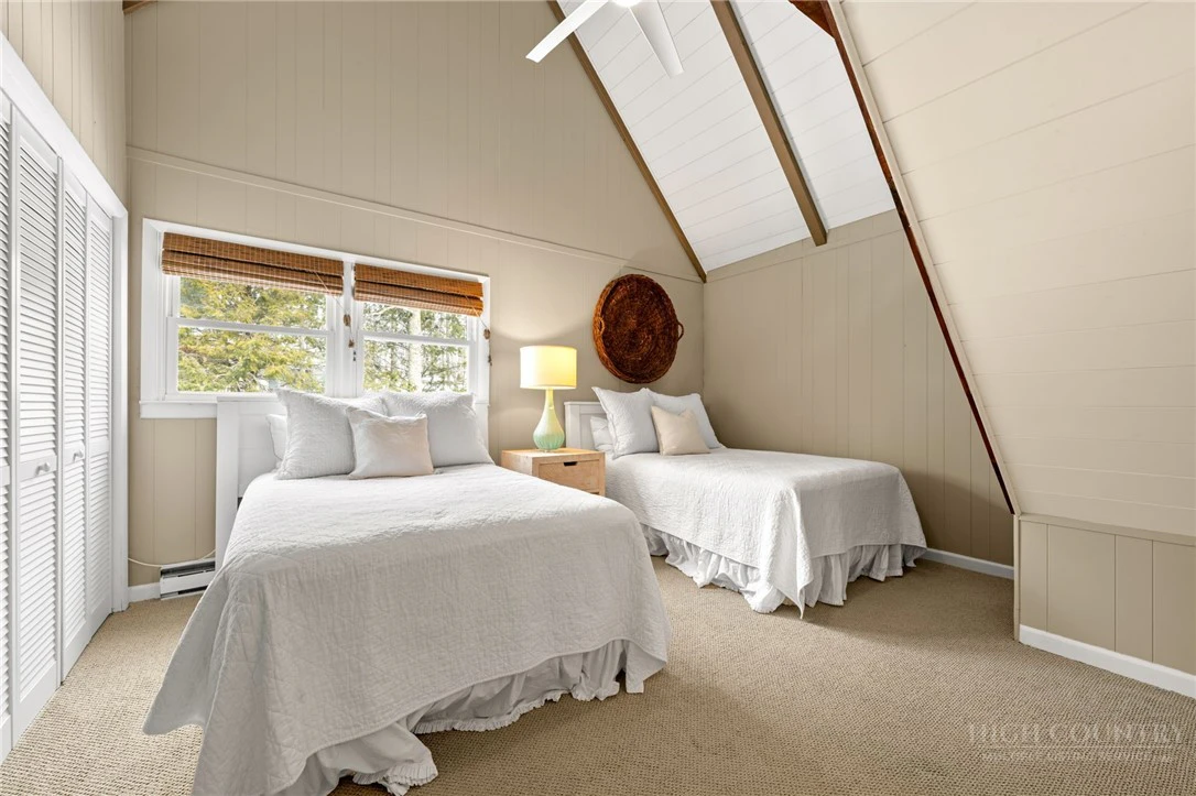 Image number 8 for the current listing