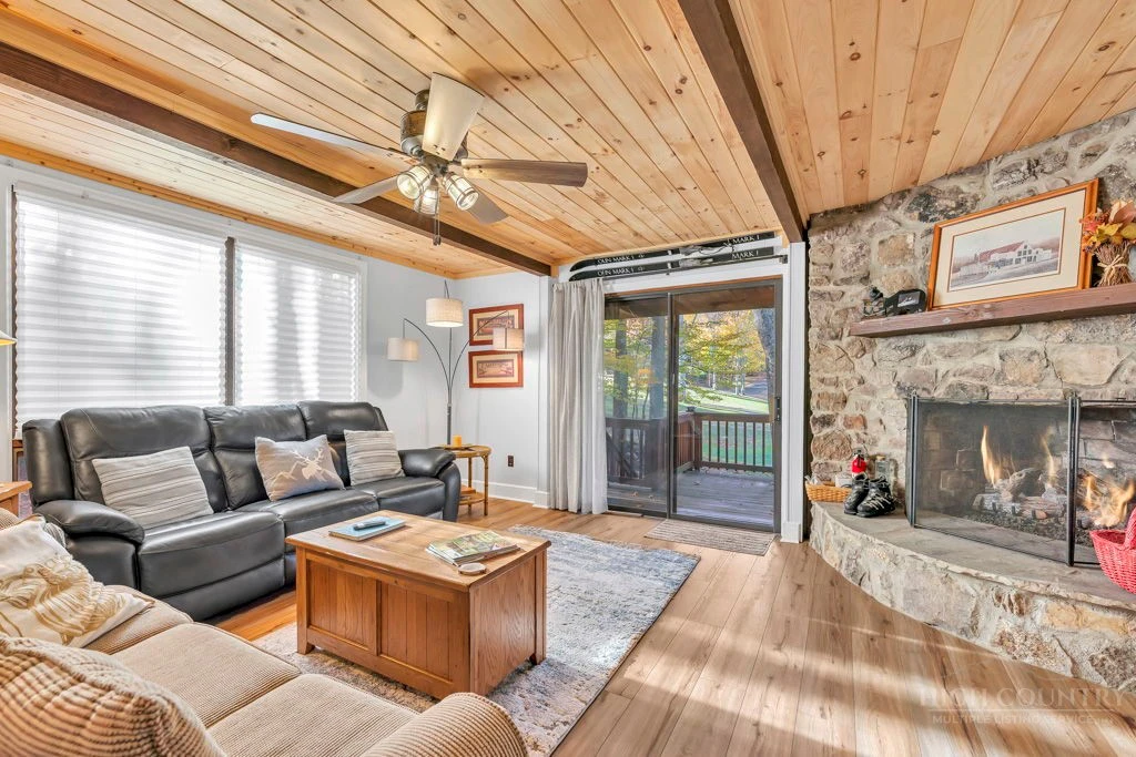 Image number 1 for the current listing