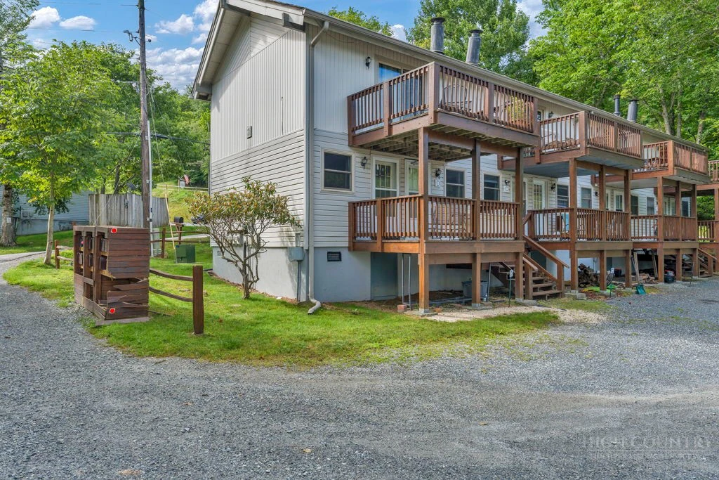Image number 3 for the current listing