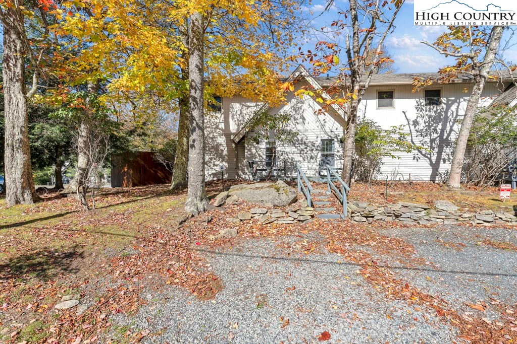 Image number 1 for the current listing