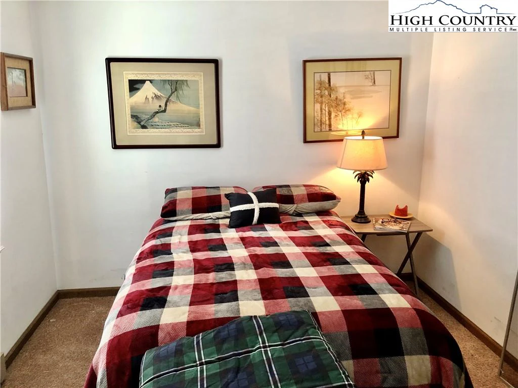 Image number 7 for the current listing