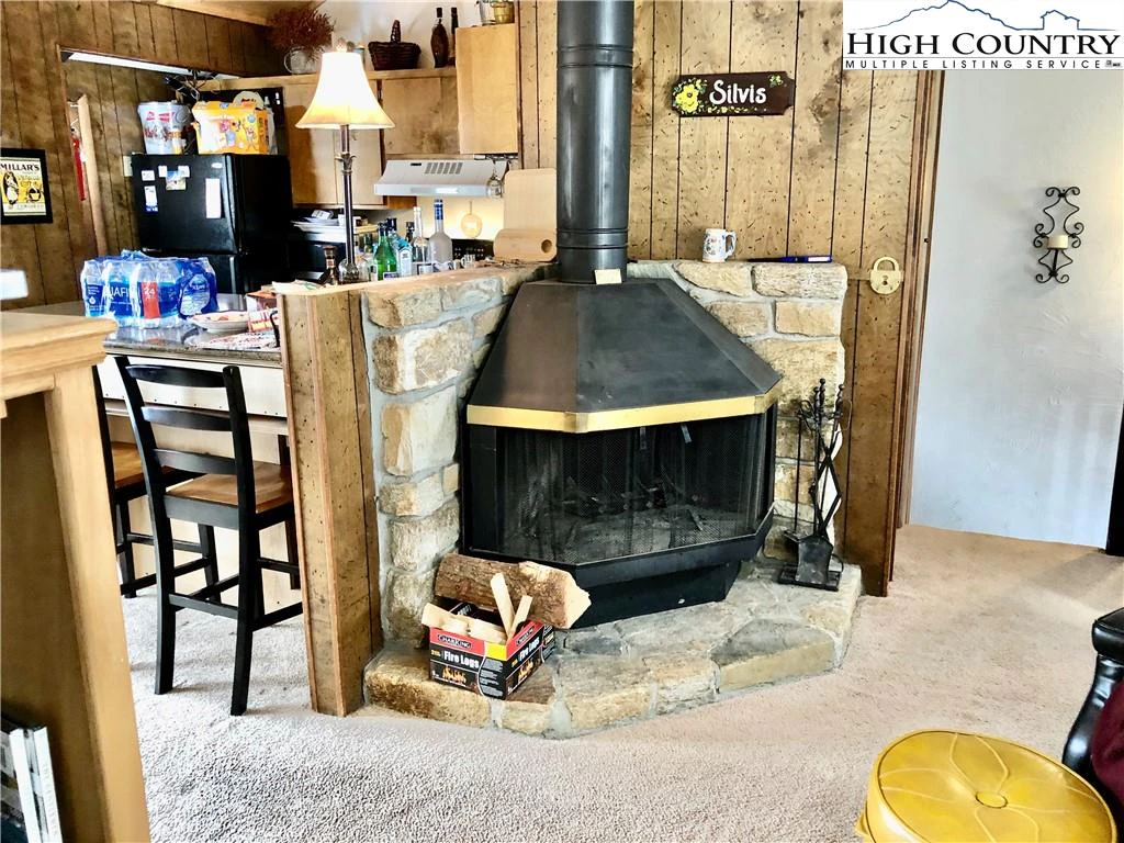 Image number 17 for the current listing