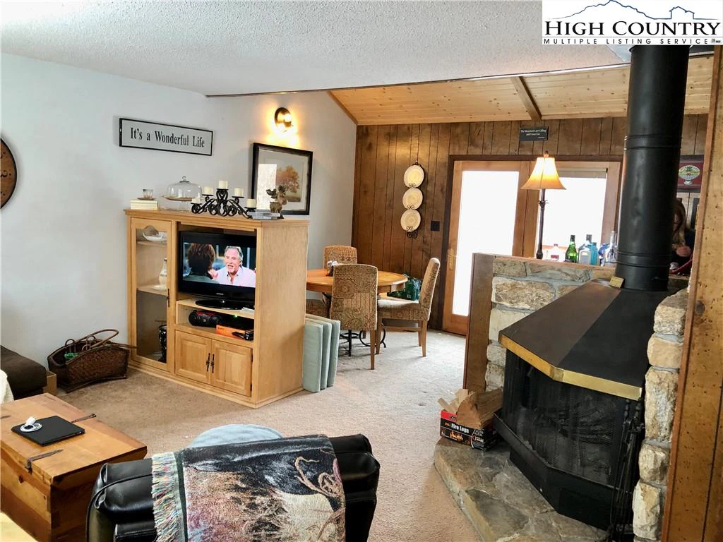 Image number 16 for the current listing