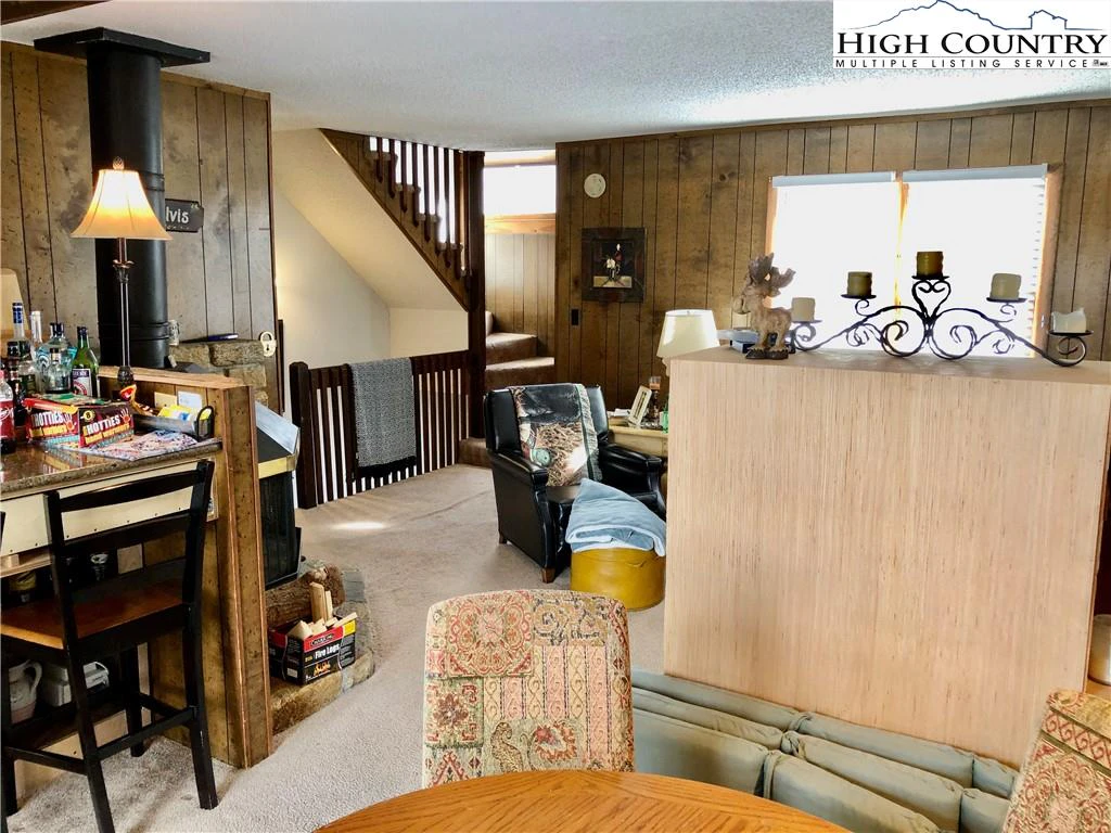 Image number 15 for the current listing