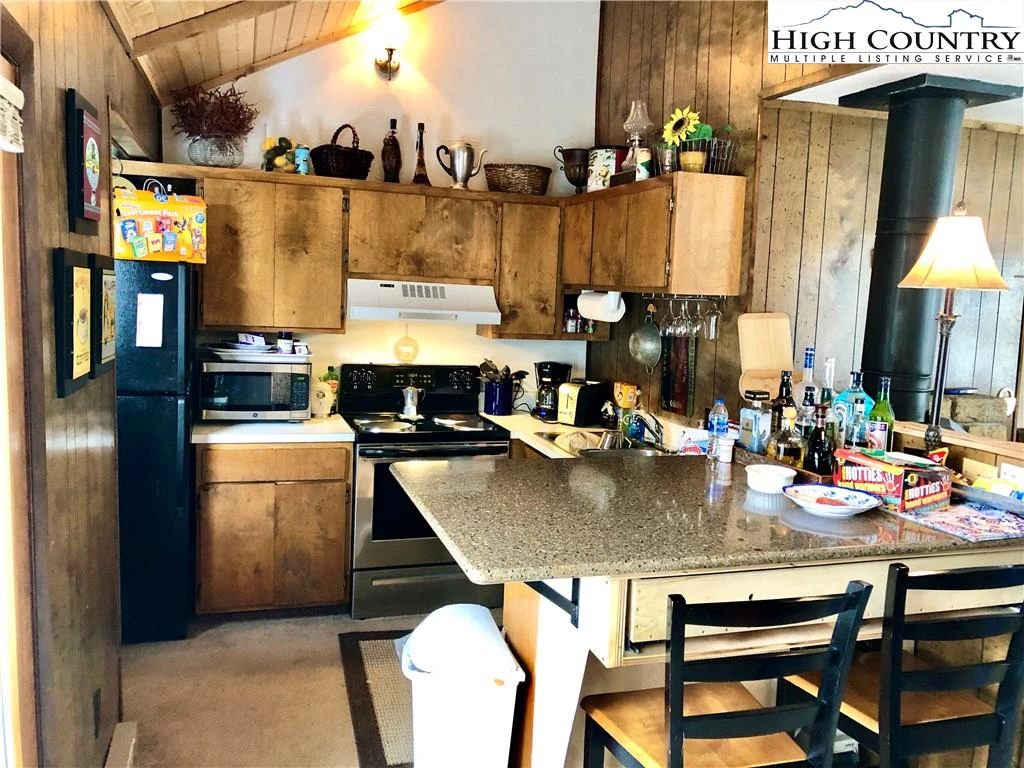 Image number 14 for the current listing