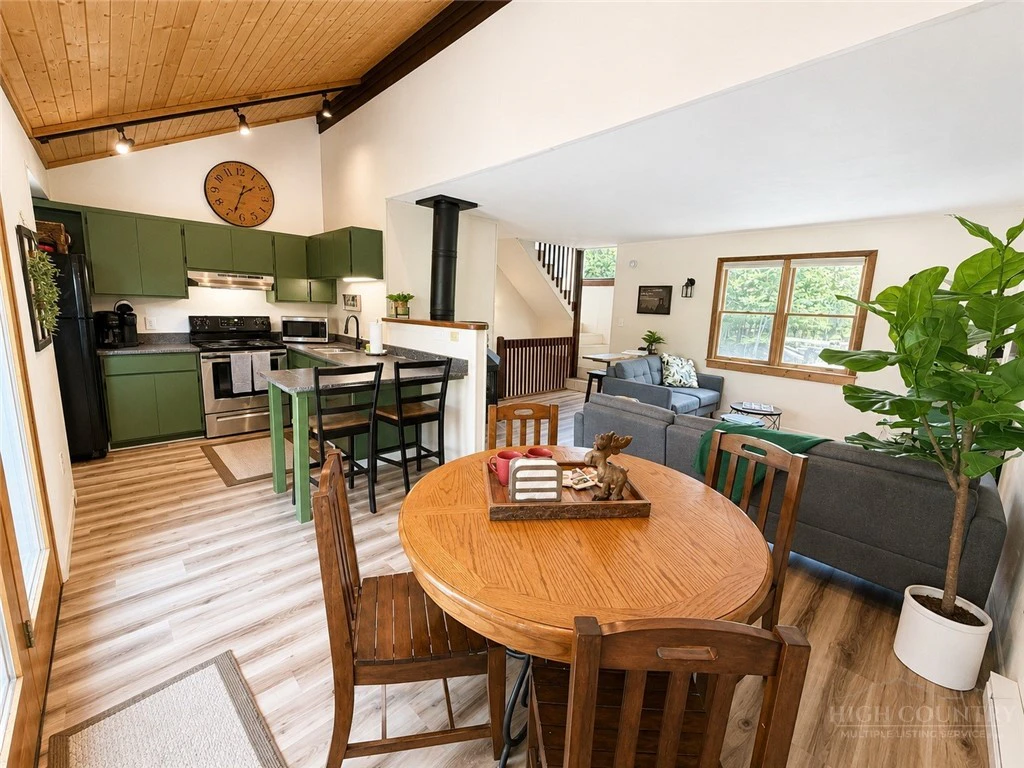 Image number 1 for the current listing