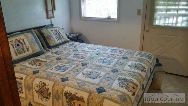 Image number 3 for the current listing