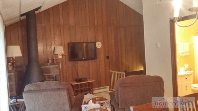 Image number 9 for the current listing