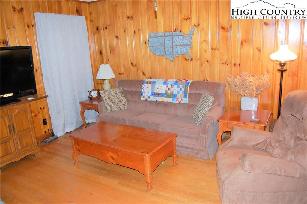Image number 3 for the current listing