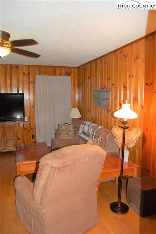 Image number 4 for the current listing