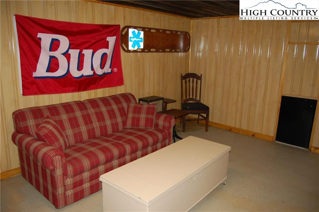 Image number 10 for the current listing