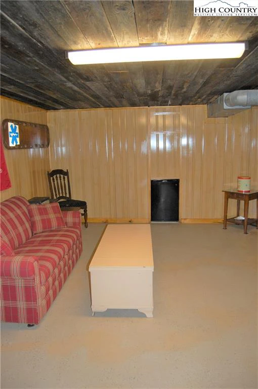 Image number 11 for the current listing
