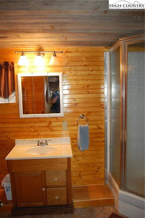 Image number 13 for the current listing