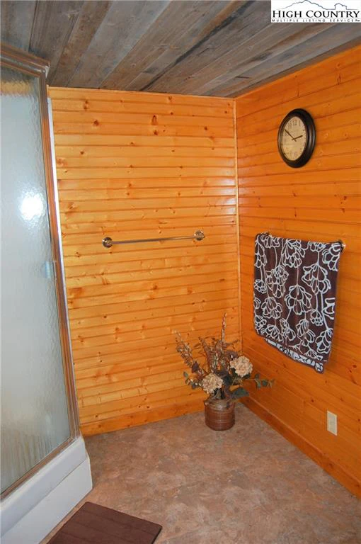 Image number 14 for the current listing