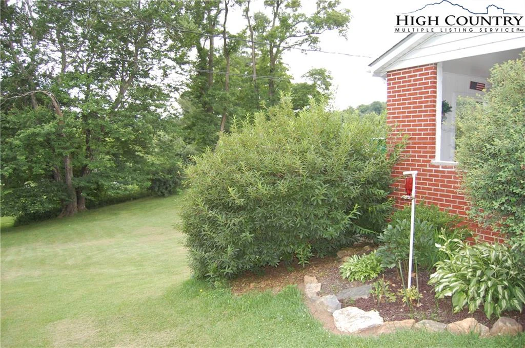Image number 17 for the current listing