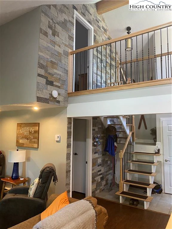 Image number 1 for the current listing