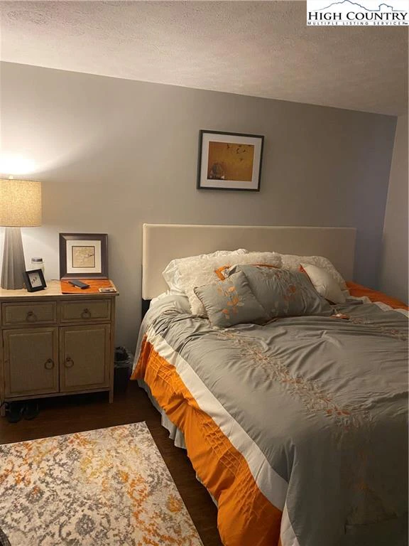 Image number 3 for the current listing