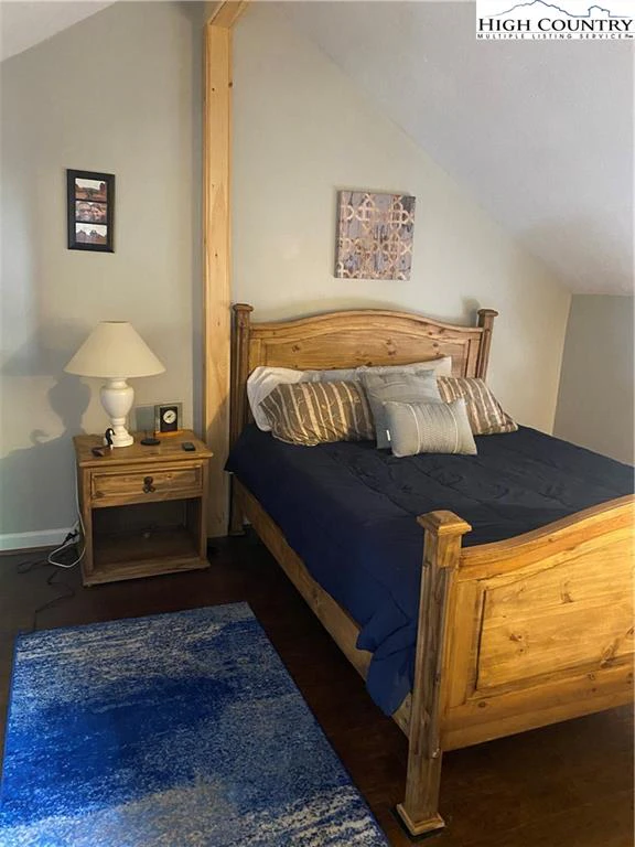 Image number 8 for the current listing