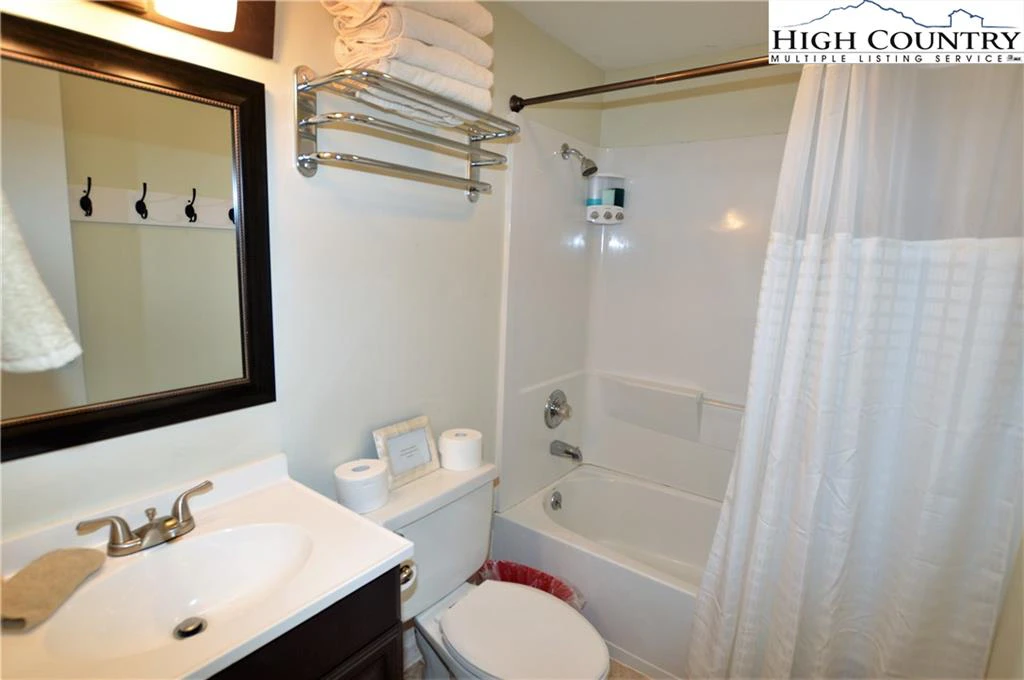 Image number 2 for the current listing