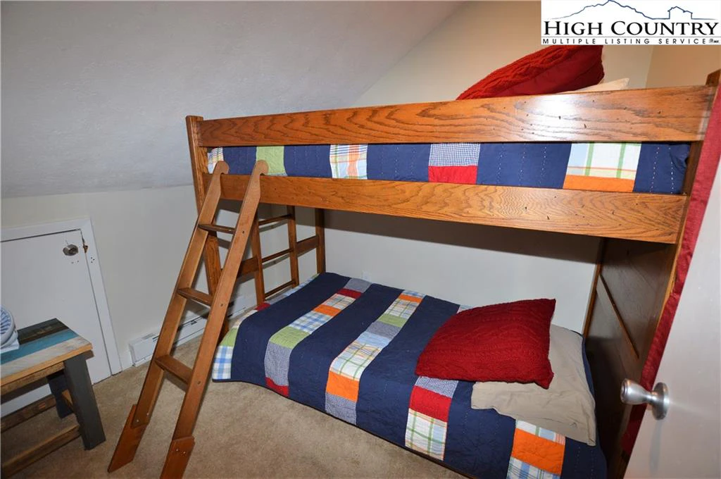 Image number 9 for the current listing