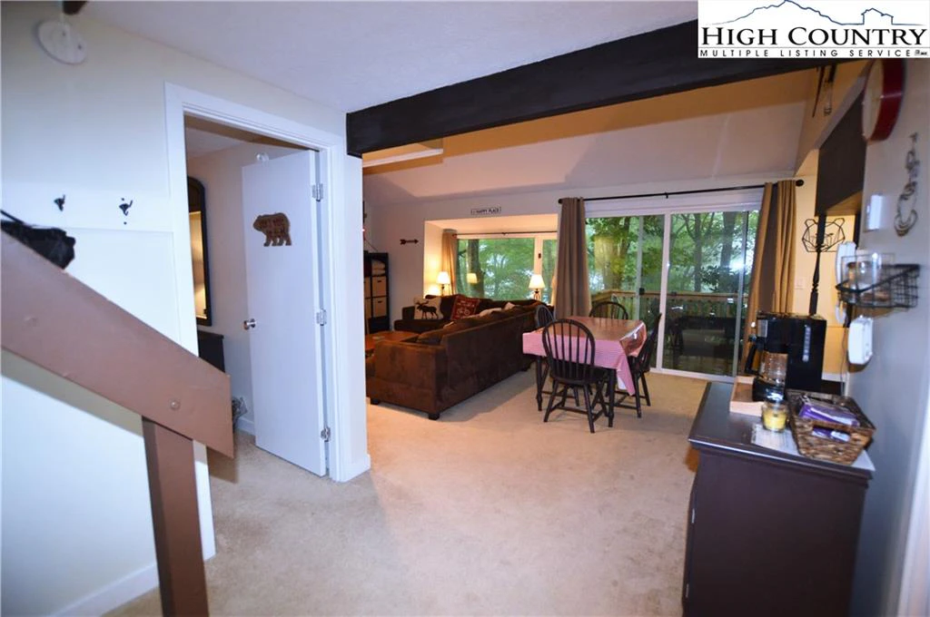 Image number 19 for the current listing