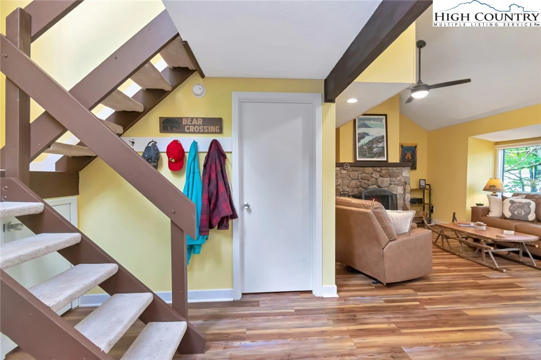 Image number 7 for the current listing