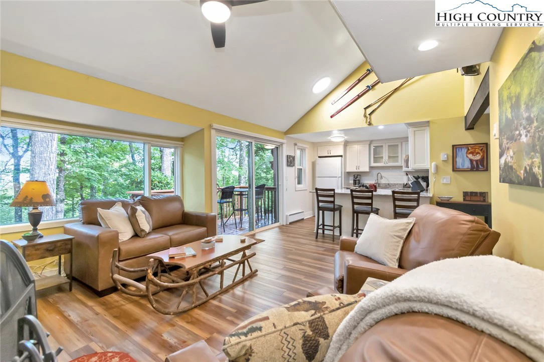 Image number 3 for the current listing