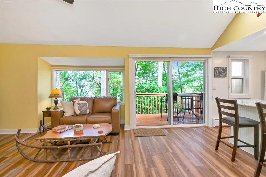 Image number 2 for the current listing