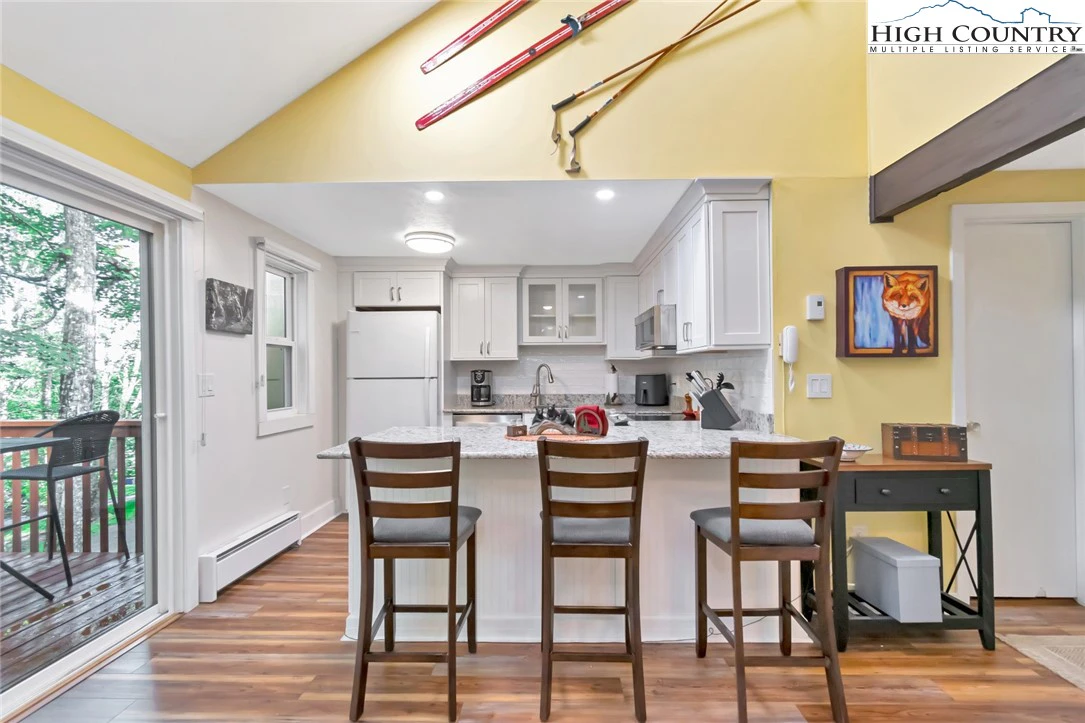 Image number 4 for the current listing