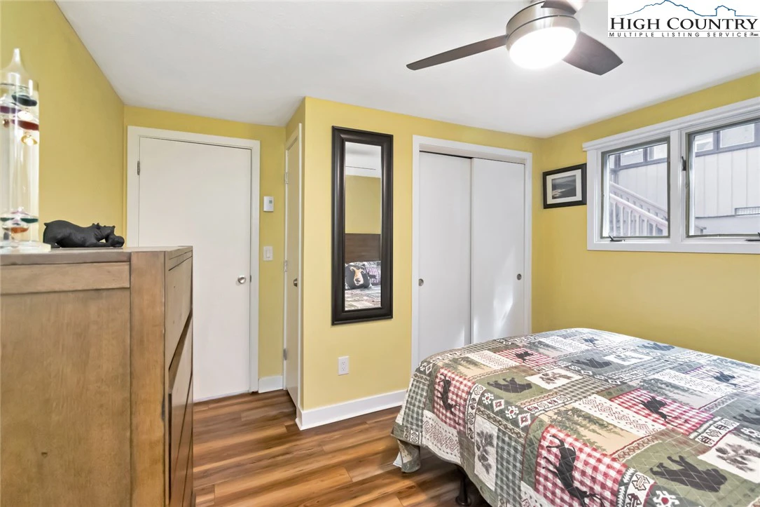 Image number 18 for the current listing