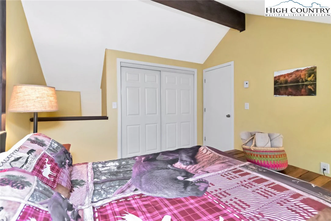 Image number 15 for the current listing