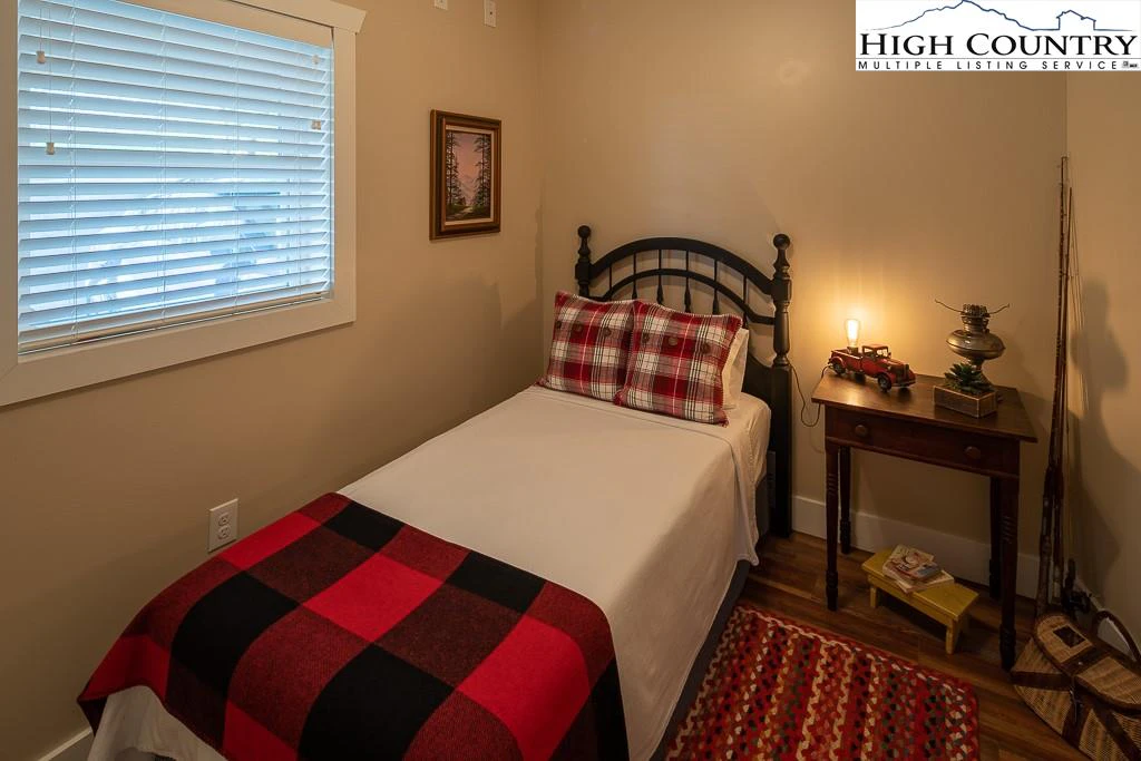 Image number 6 for the current listing