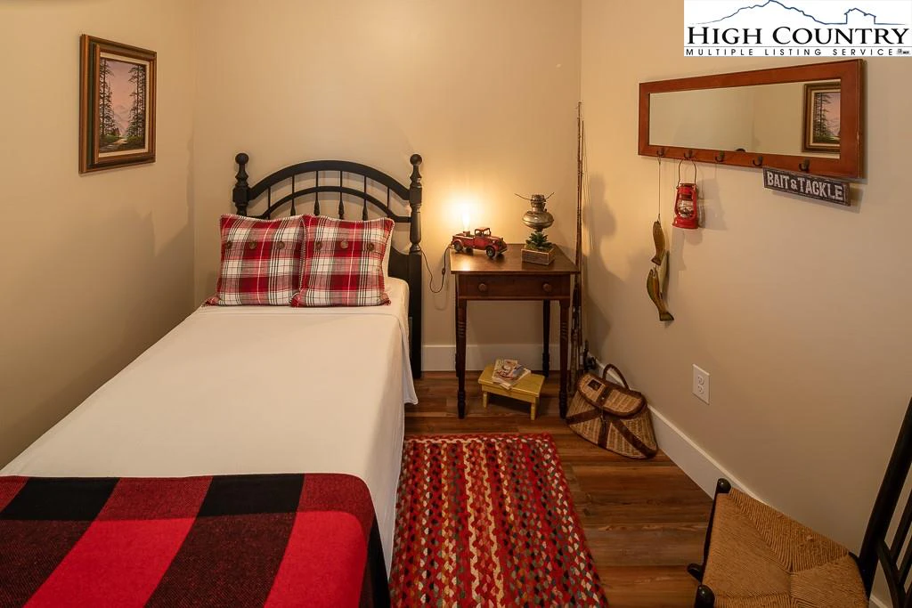 Image number 7 for the current listing