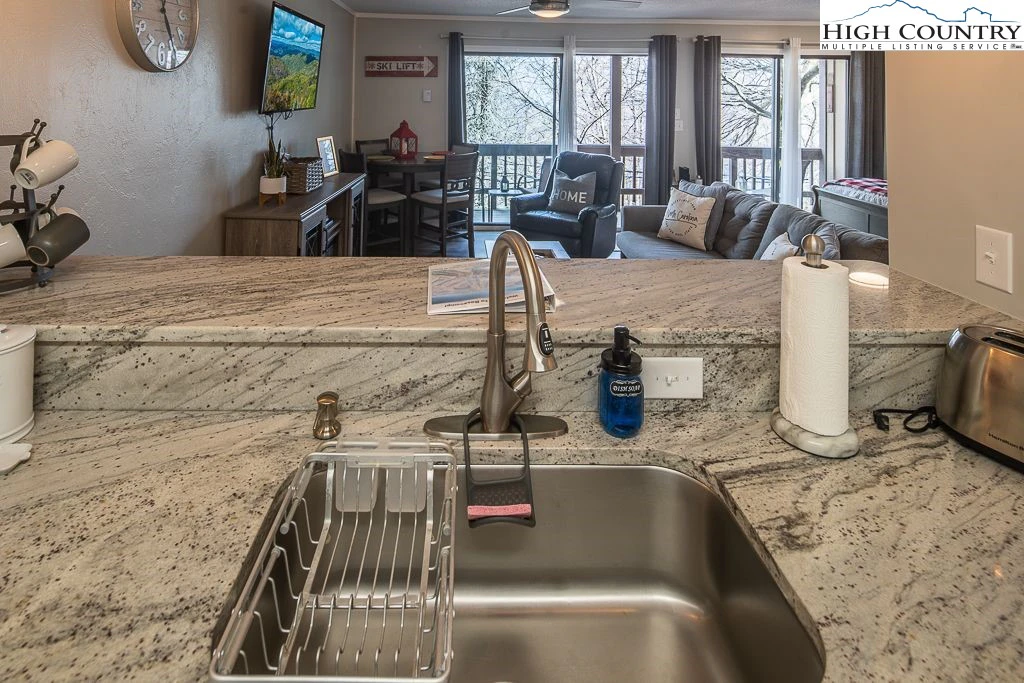 Image number 1 for the current listing