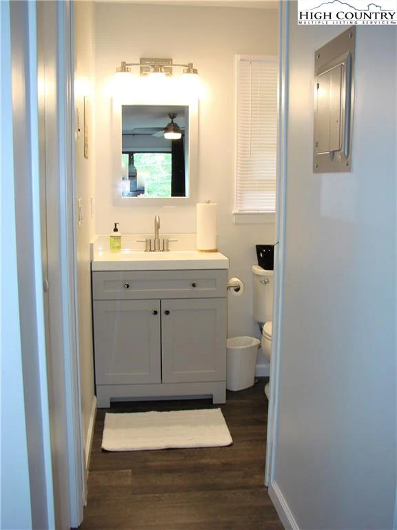 Image number 7 for the current listing