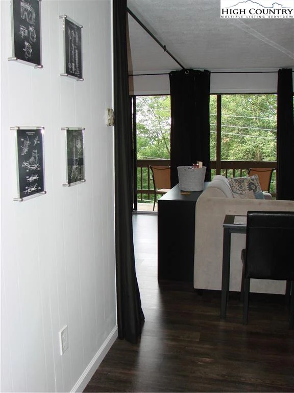 Image number 6 for the current listing