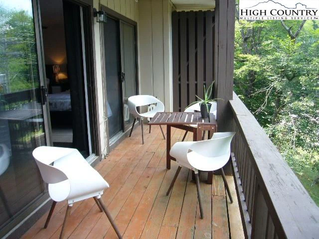 Image number 4 for the current listing