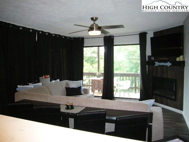 Image number 3 for the current listing